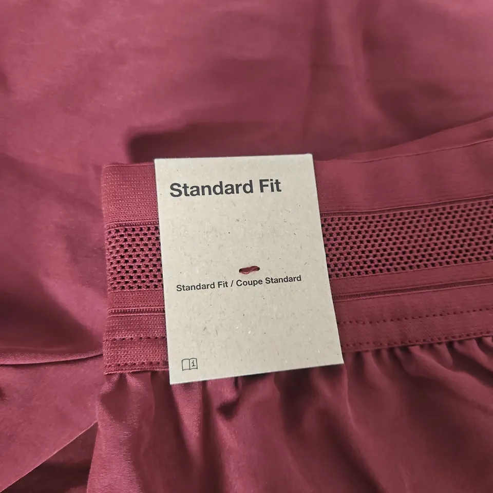 NIKE BURGUNDY SHORTS – STANDARD FIT SIZE M 