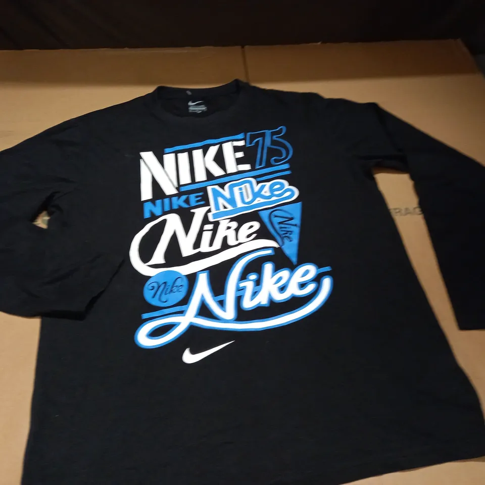 NIKE LONG SLEEVE T-SHIRT - M