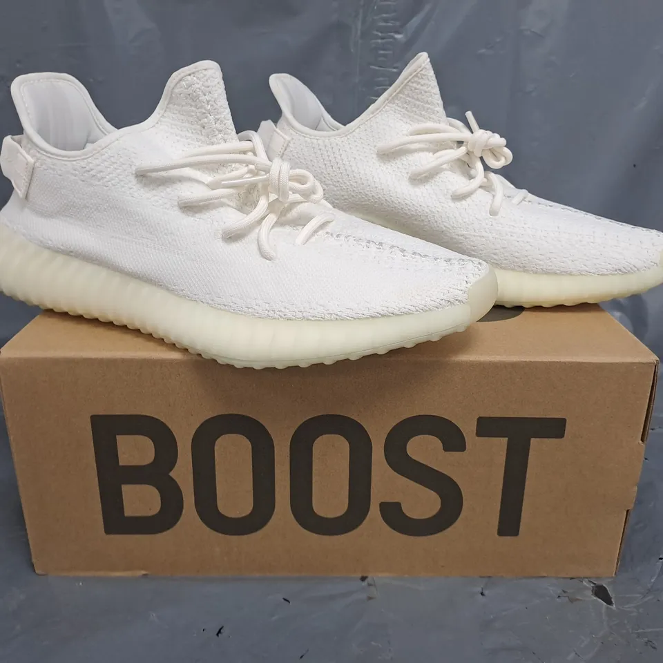 BOXED PAIR OF ADIDAS YEEZY BOOST 350 V2 SHOES IN WHITE SIZE UK 10.5