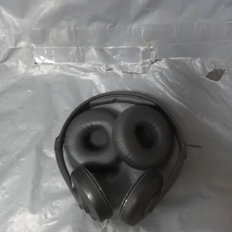 CASSETTE WIRELESS ON EAR HEADPHONES BLACK 