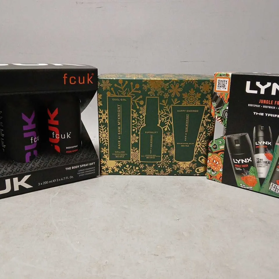 APPROXIMATELY 7 FRAGRANCE AND COSMETIC BOXSETS TO INCLUDE - FCUK THE BODY SPRAY GIFT , LYNX JUNGLE SET , HAIR & SAM MCKNIGHT