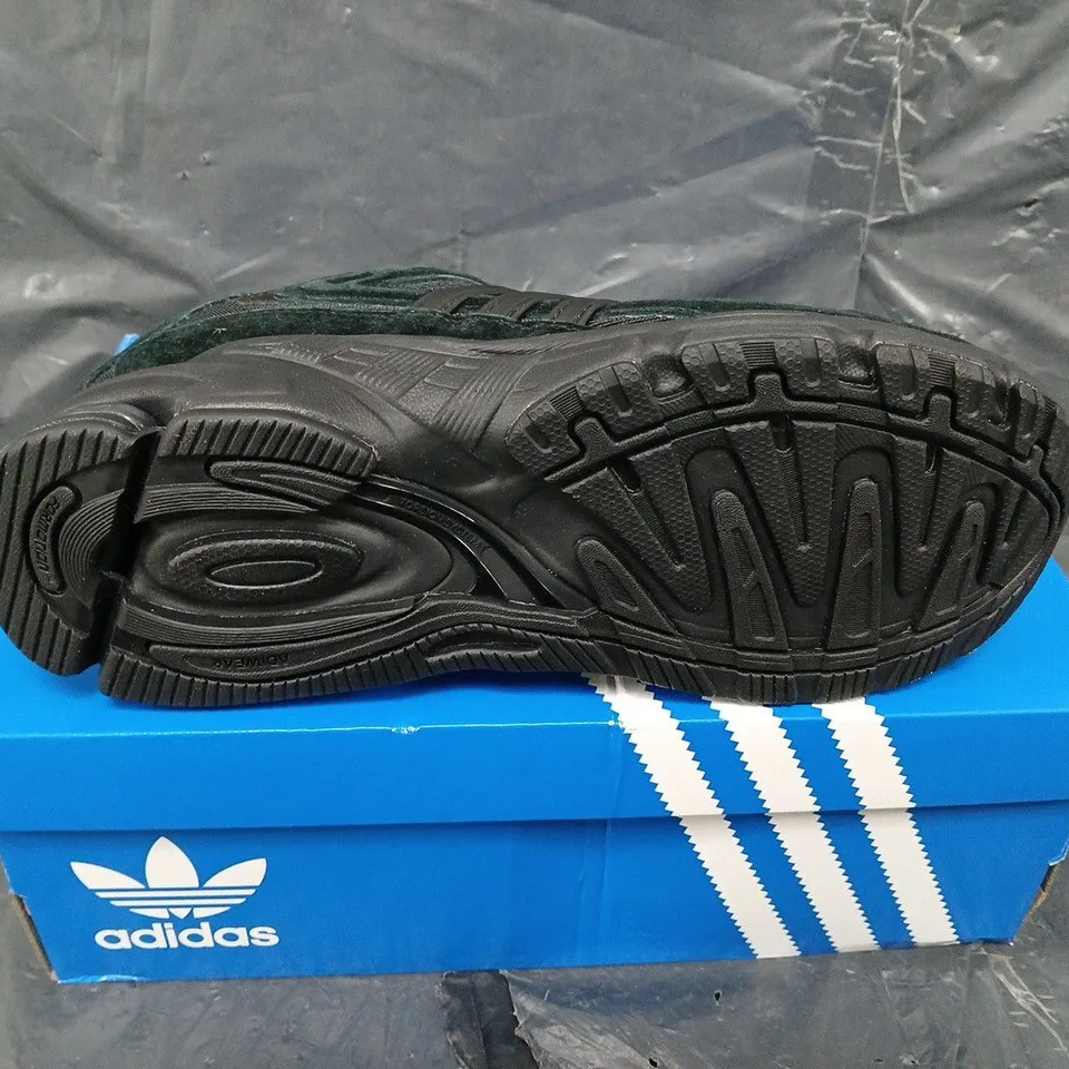 BOXED ADIDAS ORIGINALS RESPONSE CL TRAINERS - SIZE 7