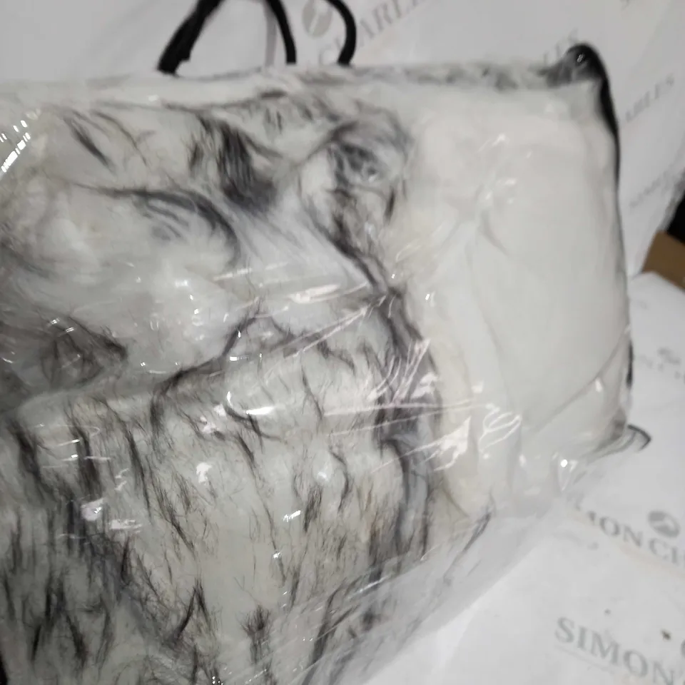 COASTLINE FAUX FUR BLANKET 