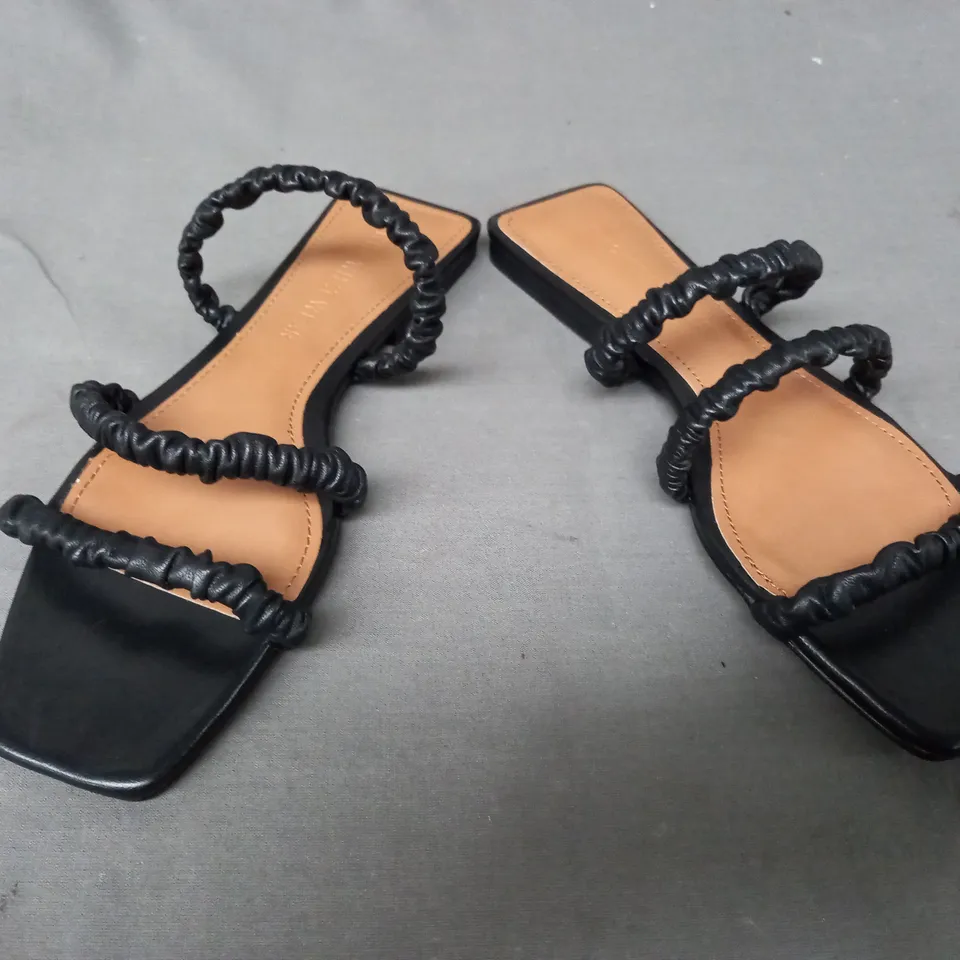 BOXED PAIR OF WHO WHAT WHERE ZELA OPEN TOE SANDALS IN BLACK UK SIZE 3