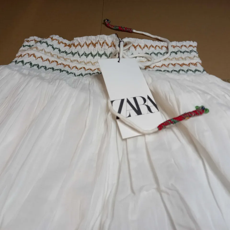 ZARA EMBROIDED SEALIFE DESIGN SKIRT IN WHITE - XS