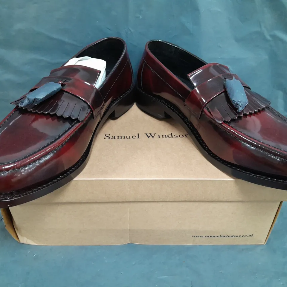 BOXED PAIR OF SAMUEL WINDSOR LOAFERS IN OXBLOOD UK SIZE 13