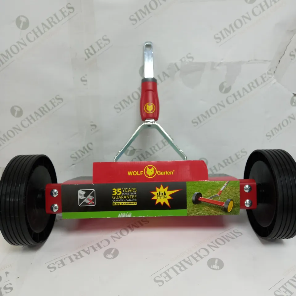 WOLF ROLLER MOSS REMOVAL RAKE