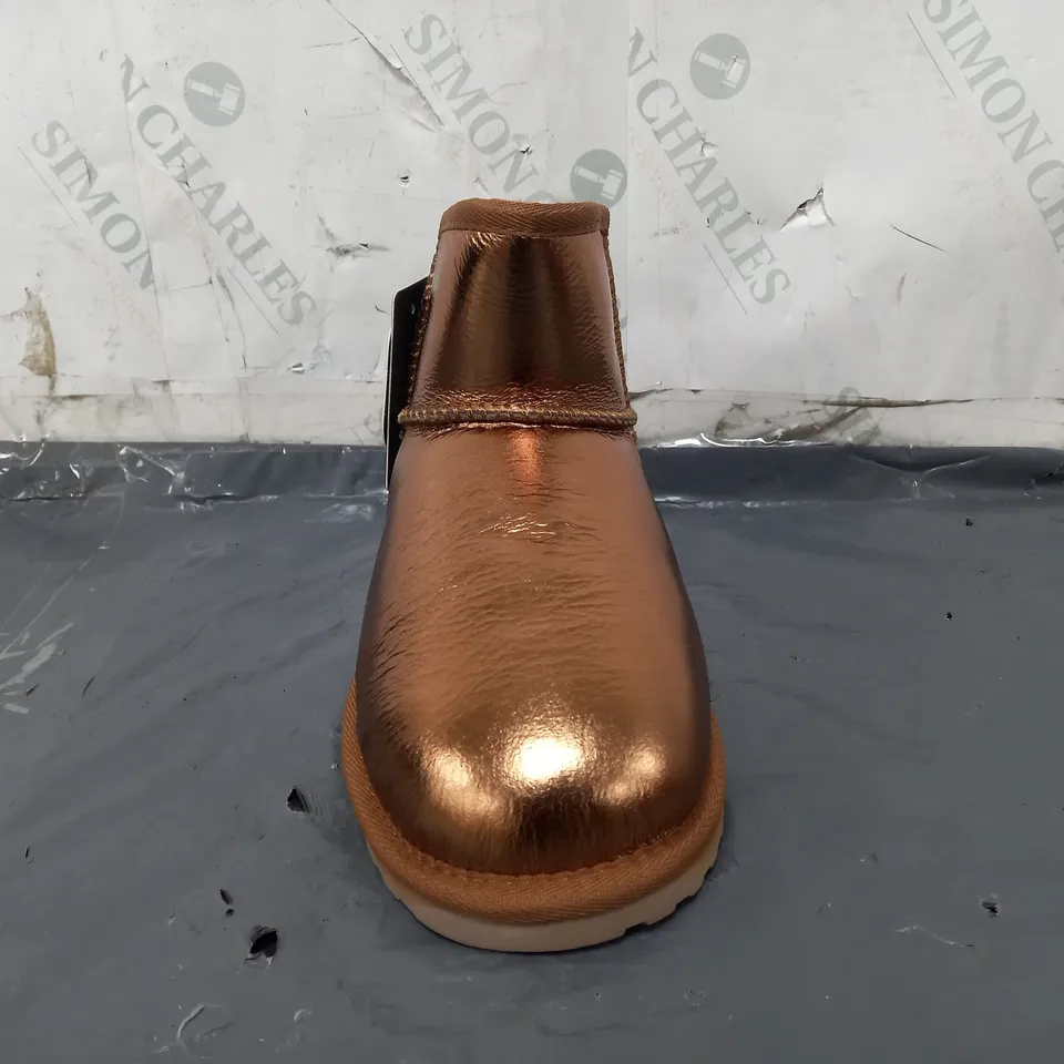 BOXED PAIR OF EMU AUSTRALIA SHOES IN METALLIC BRONZE SIZE 6