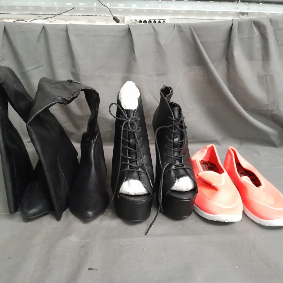 APPROXIMATELY 10 PAIRS OF ASSORTED WOMEN SHOES IN VARIOUS STYLES AND SIZES 