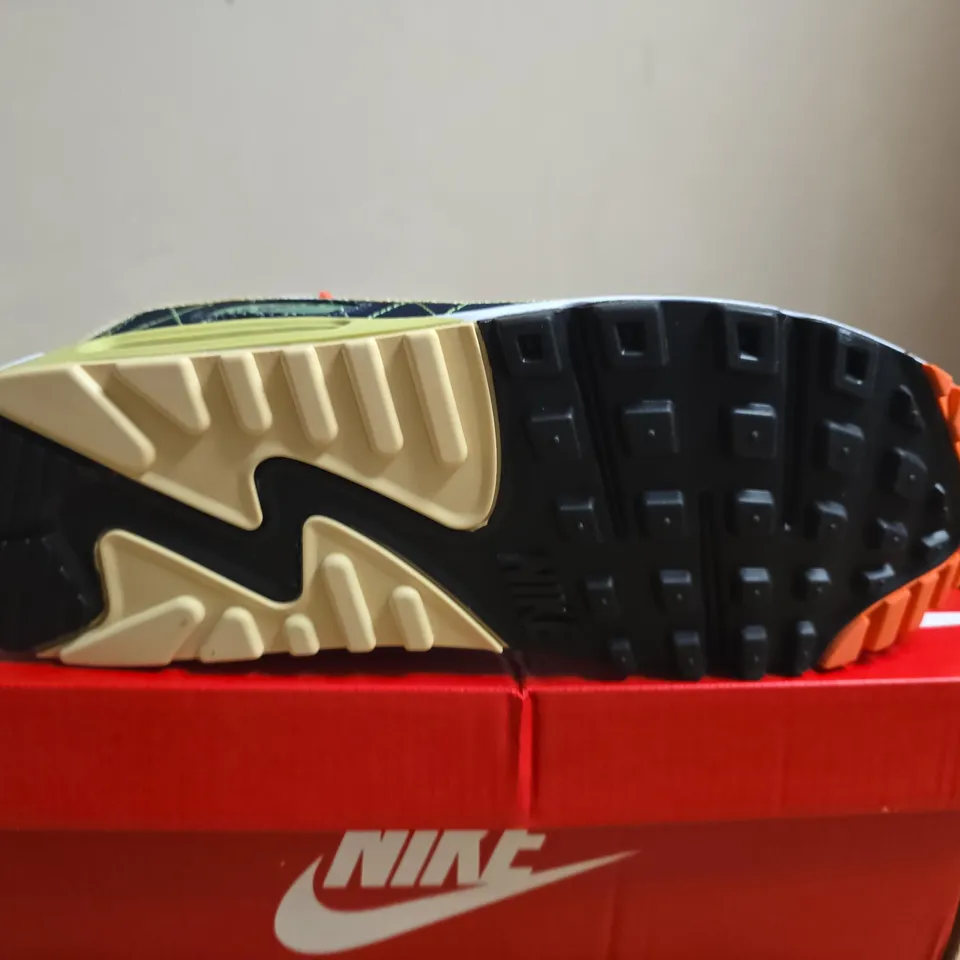 BOXED PAIR OF NIKE AIR MAX 90 TRAINERS - UK SIZE 9