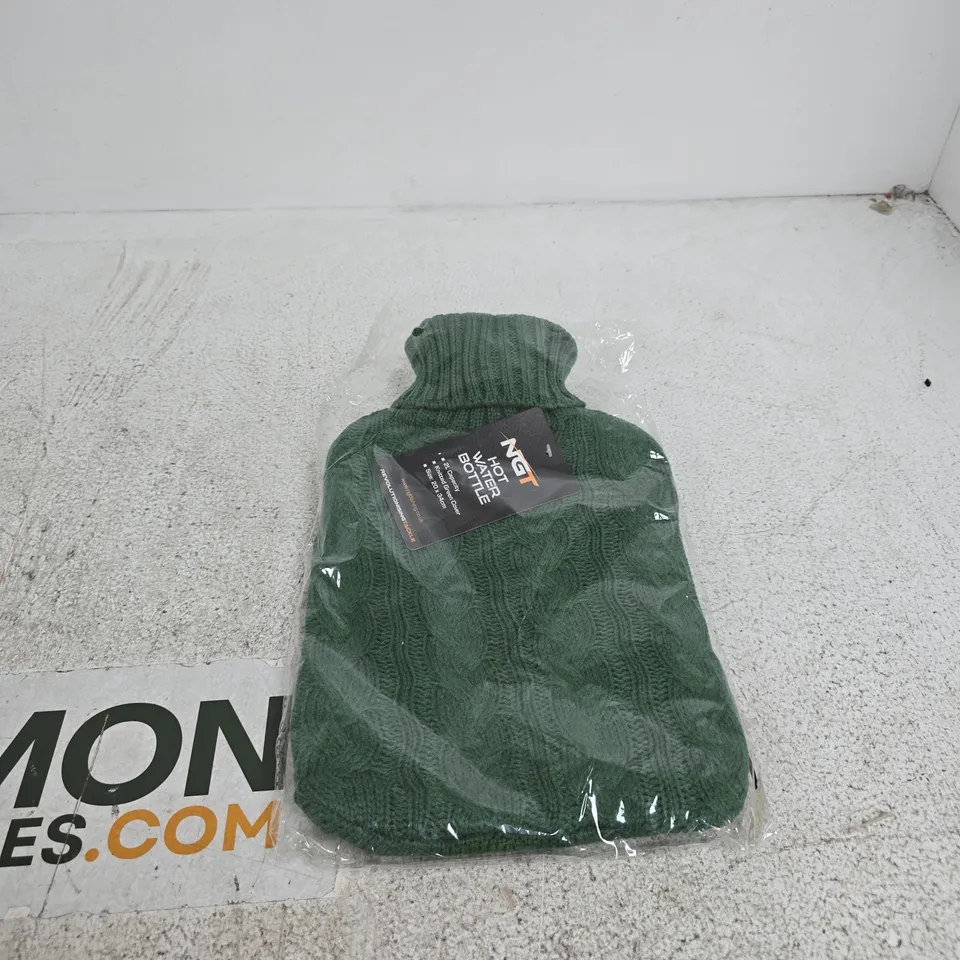 NGT 2L CAPACITY HOT WATER BOTTLE KNITTED GREEN COVER 20 X 34CM TAGGED