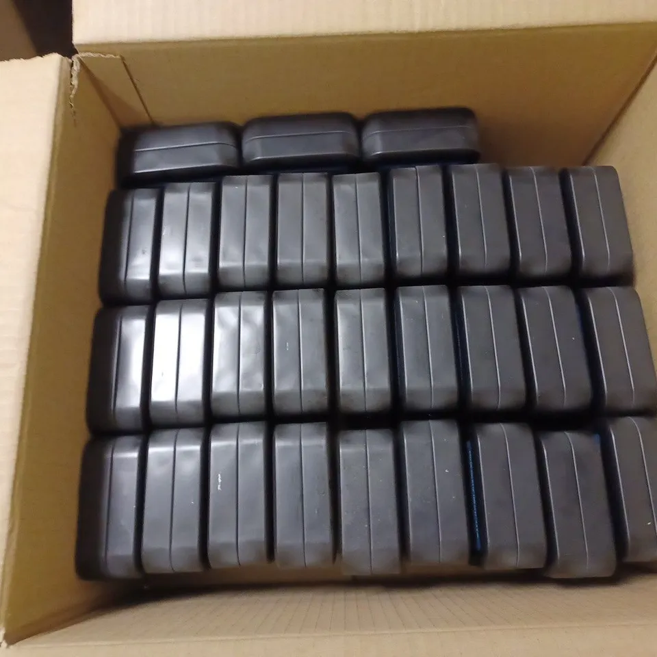 APPROXIMATELY 30 STR8 LIVE TRUE EAU DE TOILETTE (30 x 100ml)