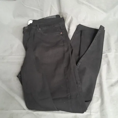 FRENCH CONNECTION JEANS IN BLACK SIZE 16