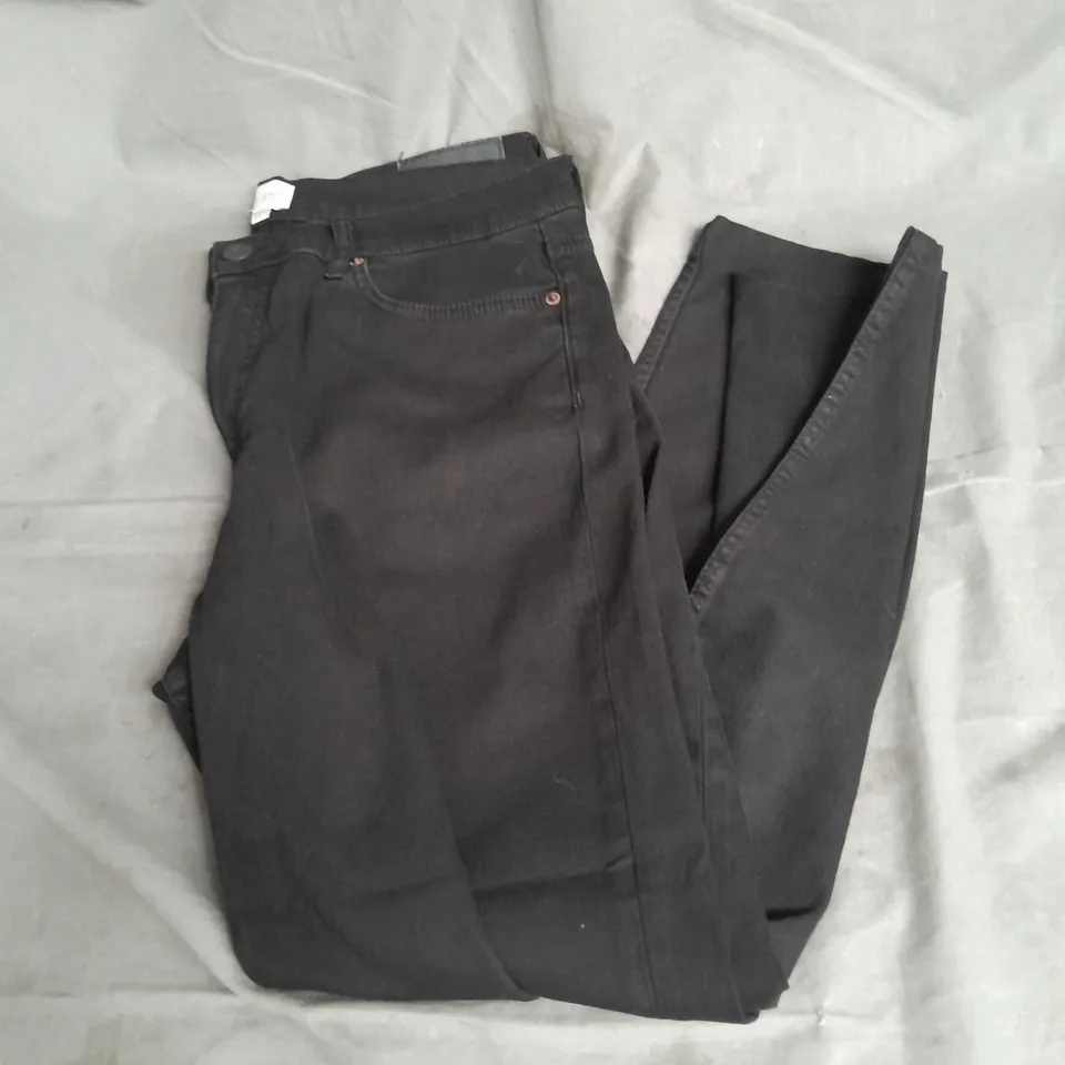 FRENCH CONNECTION JEANS IN BLACK SIZE 16