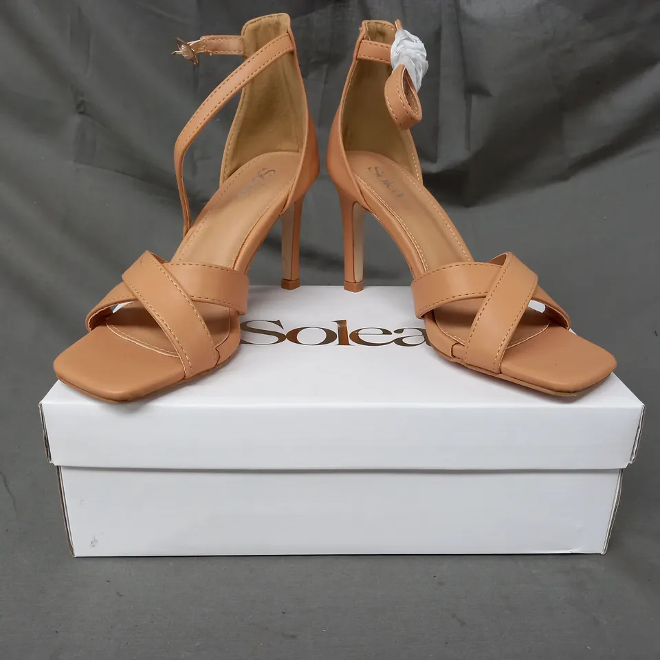 BOXED PAIR OF SOLEA LOLA OPEN TOE HEELED SANDALS IN CAMEL EU SIZE 36