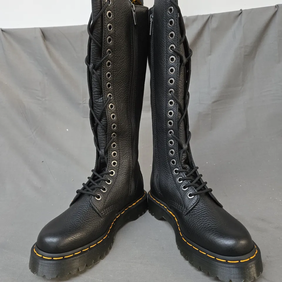 BOXED PAIR OF DR MARTENS 1B60 BEX KNEE-HIGH BOOTS IN BLACK UK SIZE 6