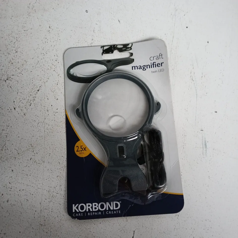 BOX OF APPROXIMATELY 20 ASSORTED ITEMS TO INCLUDE: MAGNIFIER GLASS 