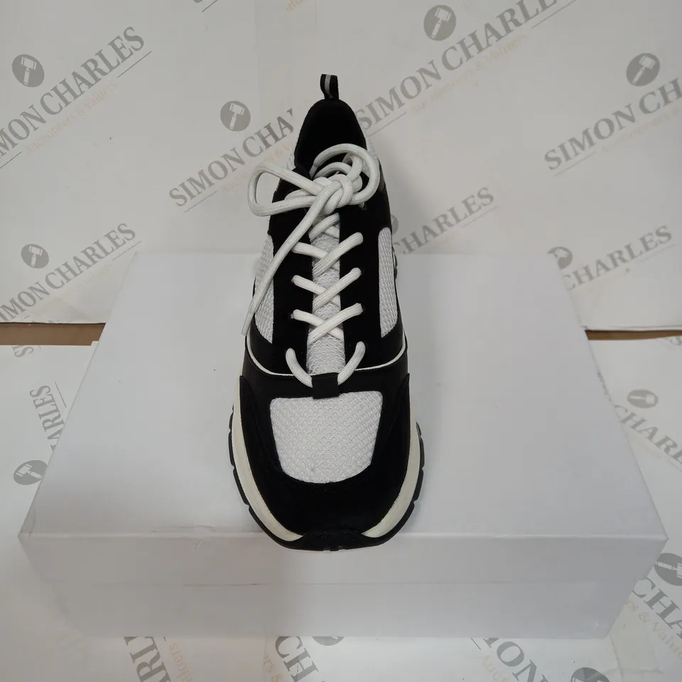 BOXED PAIR OF CLEENS ESSENTIAL RUNNER TRAINERS - BLACK/WHITE, SIZE 11