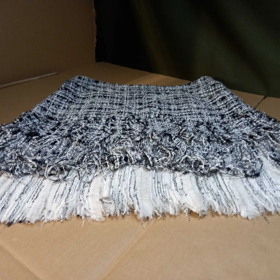 DESIGNER BLACK/WHITE TEXTURED STATEMENT SKIRT