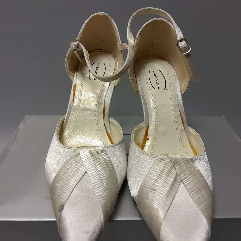 APPROXIMATELY 12 BOXED CASANDRA POINTED TOE HEELS IN IVORY IN VARIOUS SIZES