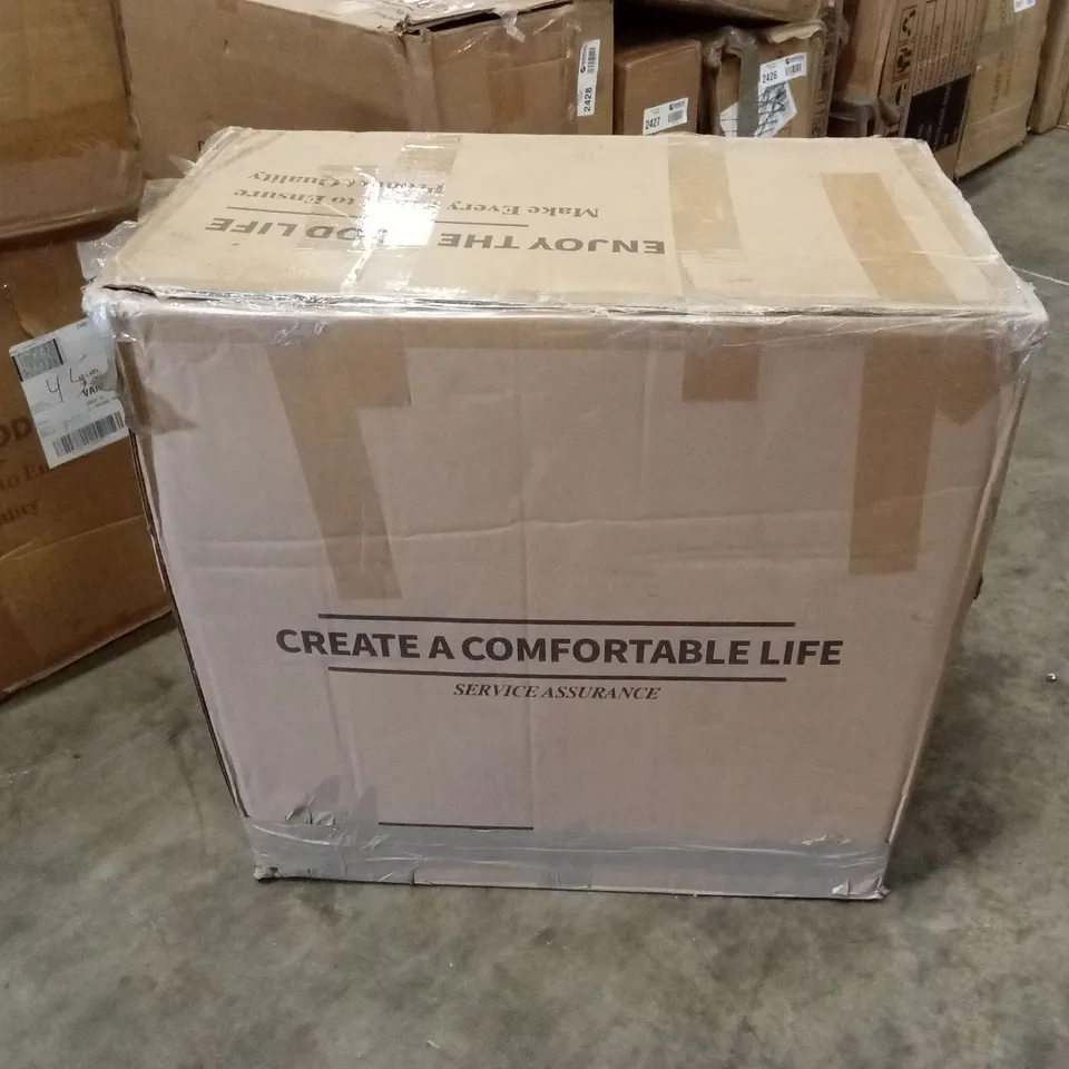 BOXED WHITE OFFICE/GAMING CHAIR