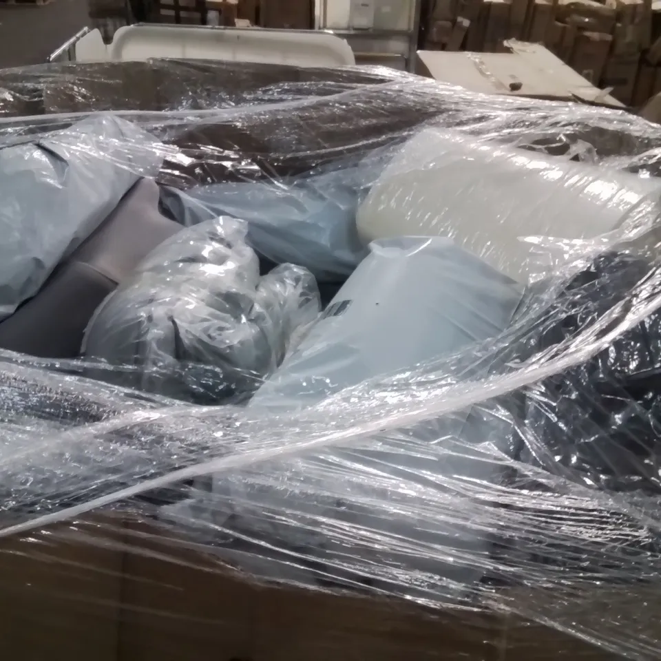 PALLET CONTAINING LARGE QUANTITY OF PILLOWS
