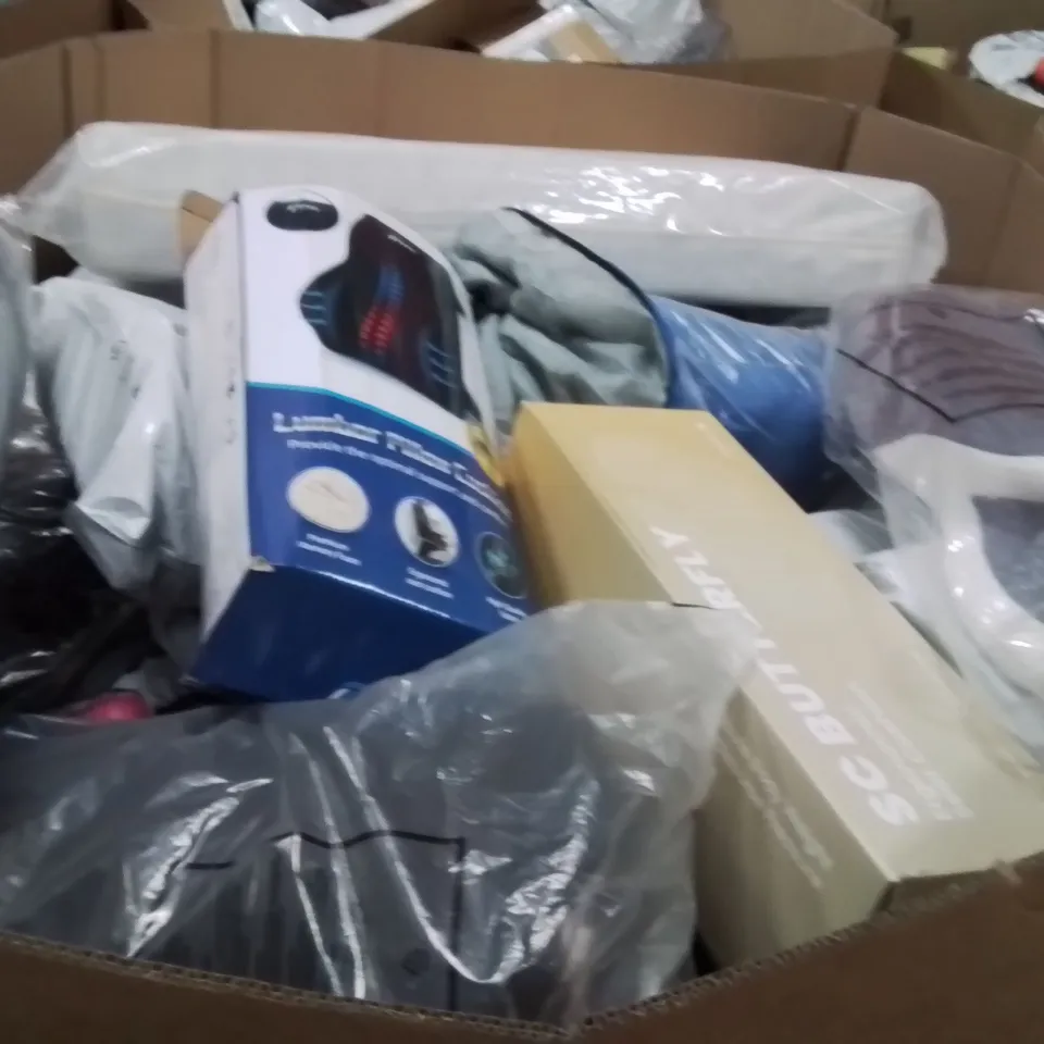 PALLET CONTAINING LARGE QUANTITY OF PILLOWS