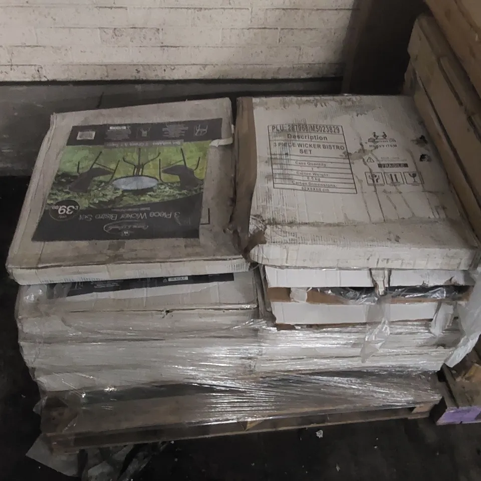 PALLET CONTAINING GARDEN FURNITURE PARTS
