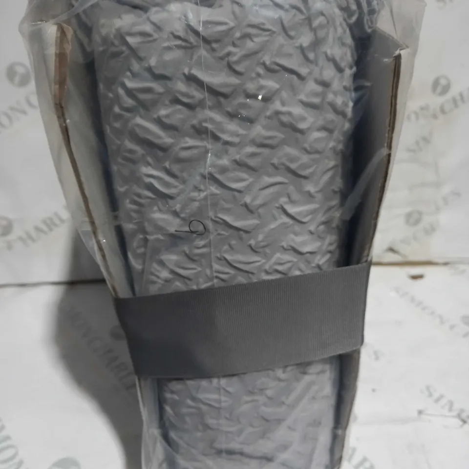 OUTLET SUPERSOFT BY COZEE HOME CROSS TEXTURED 4 PIECE DUVET SET IN GREY - SUPER KING SIZE 