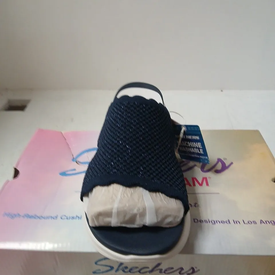 BOXED PAIR OF SKECHERS WOMEN'S NAVY YOGA FOAM SANDALS – UK 7