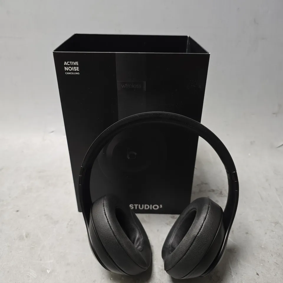 BOXED BEATS STUDIO 3 HEADPHONES 