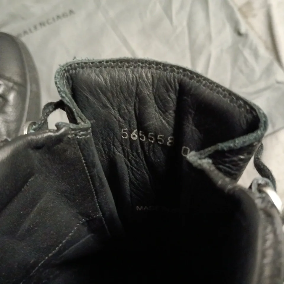 BALENCIAGA LEATHER TRAINER IN BLACK -  40