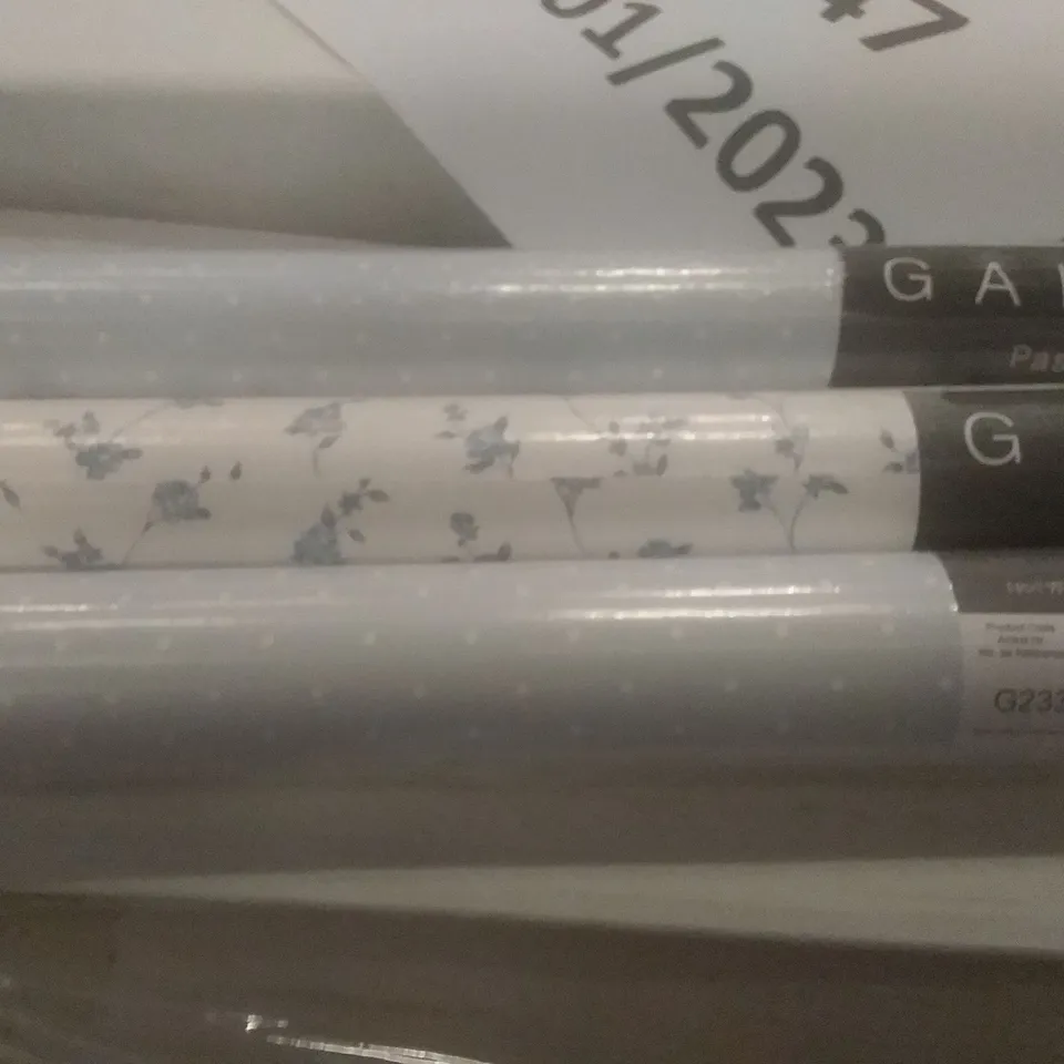 PALLET OF ASSORTED WALLPAPER 