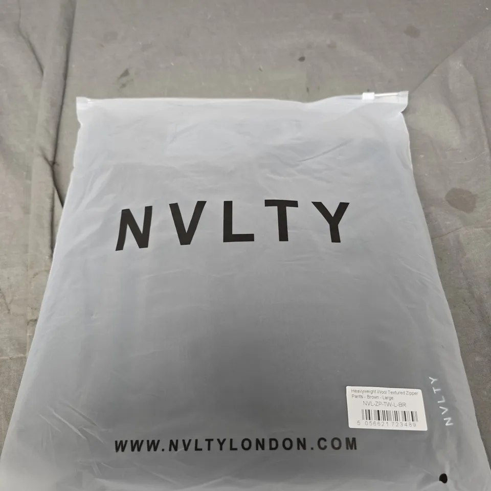 NVLTY HEAVYWEIGHT WOOL TEXTURED ZIPPER PANTS IN BROWN  SIZE L