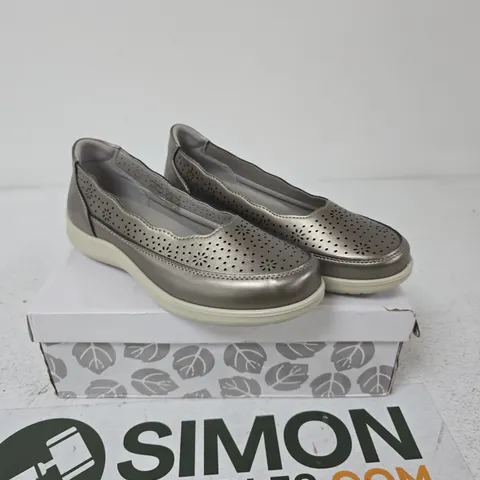 SHOE TREE COMFORT WOMEN'S METALLIC PERFORATED SLIP-ON SHOES, UK SIZE 6