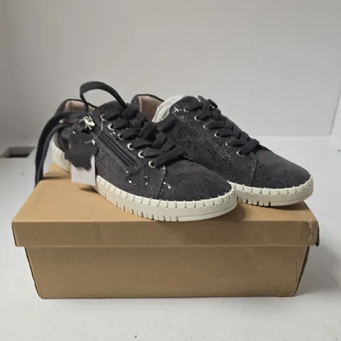 JO & JOE PORTO GREY TRAINERS – UK SIZE 5