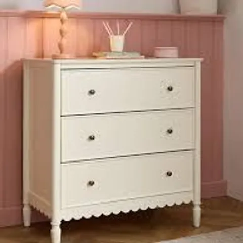 BOXED SCALLOP 3 DRAWER CHEST (1 BOX)