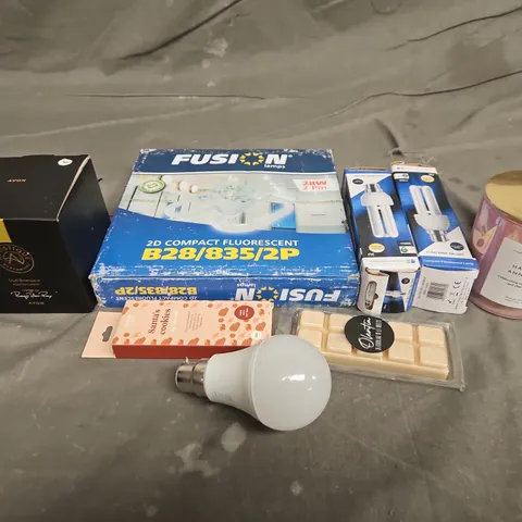TOTE OF APPROXIMATELY 10 ASSORTED HOUSEHOLD ITEMS TO INCLUDE LIGHT BULBS AN ASSORTED CANDLES