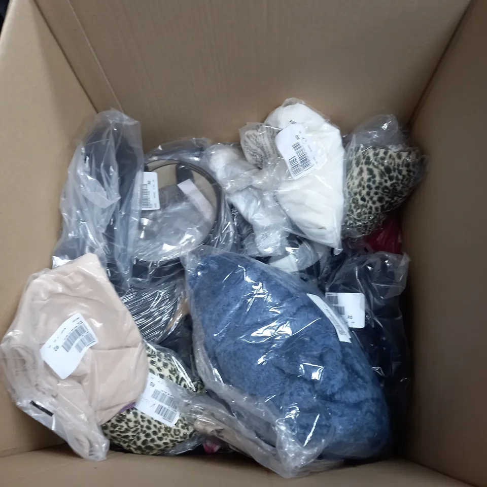 APPROXIMATELY 20 ASSORTED LADIES CLOTHING IN VARIES SIZES AND COLOURS 