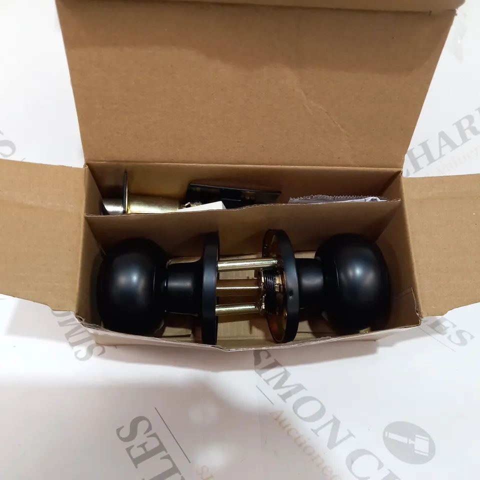 BOXED 3 X PASSAGE KEYLESS DOOR HANDLES