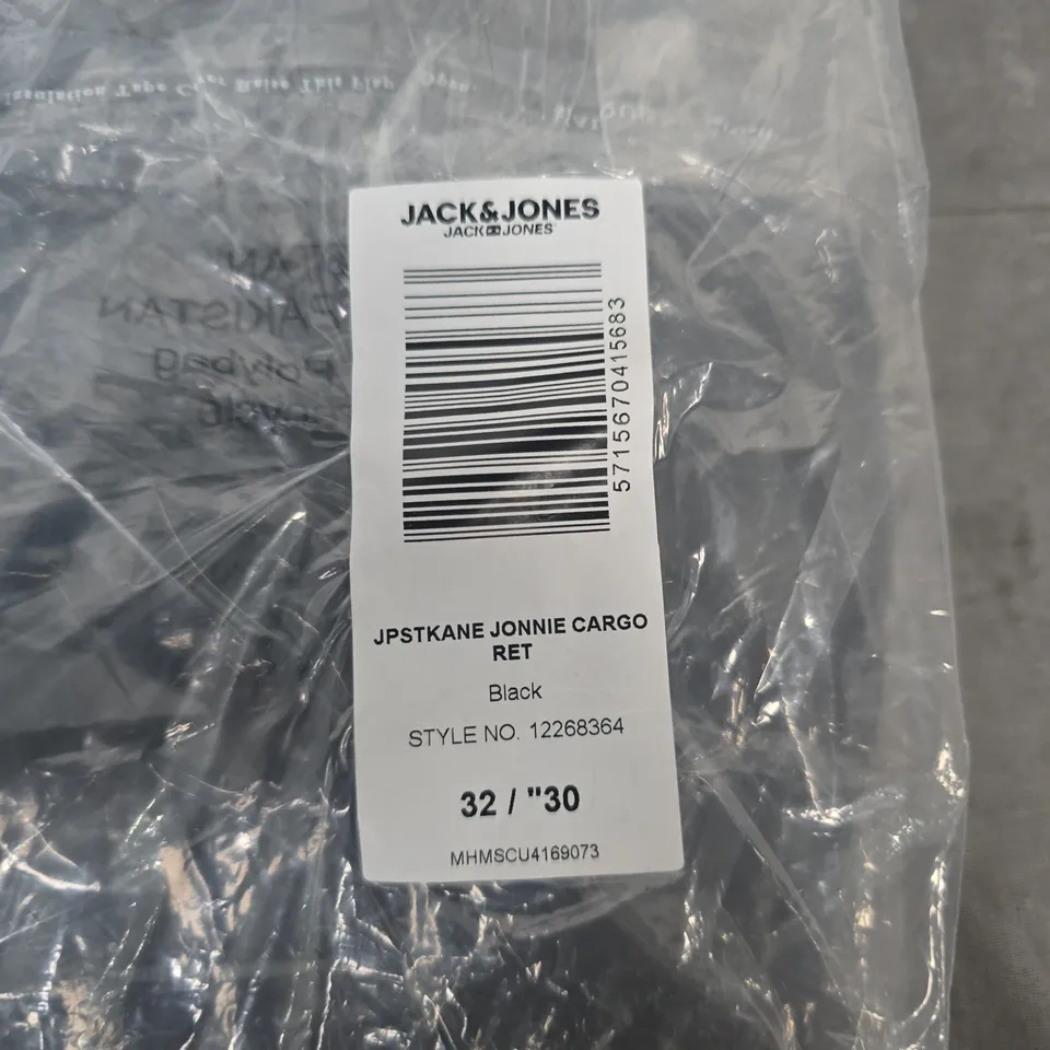 JACK & JONES BLACK CARGO TROUSERS – WAIST 32IN X INSEAM 30IN (UK 32)