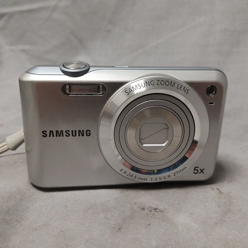 SAMSUNG ES67 DIGITAL CAMERA – 5X ZOOM, SILVER