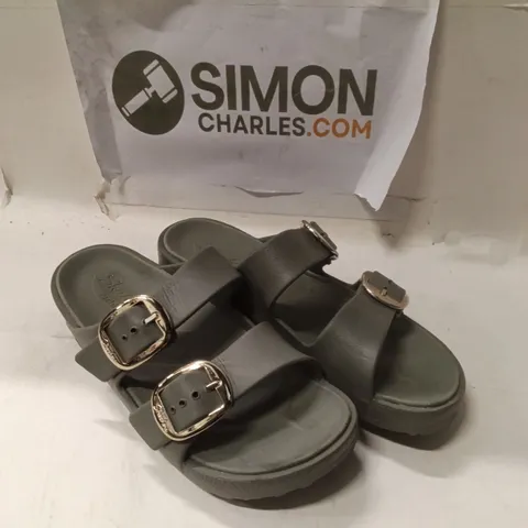 WOMEN'S GREY SANDALS WITH DOUBLE BUCKLES SIZE UK8