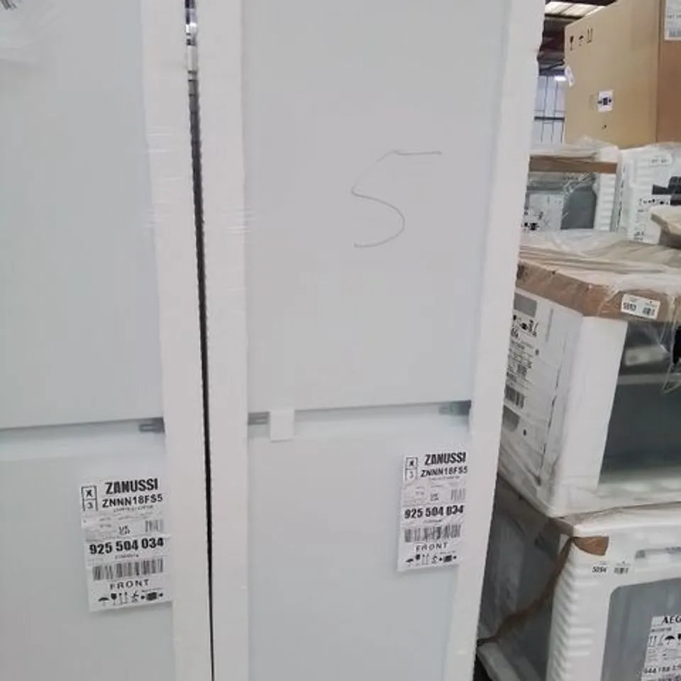 ZANUSSI INTEGRATED 50/50 FRIDGE FREEZER 240L Model ZNNN18FS5 RRP £692