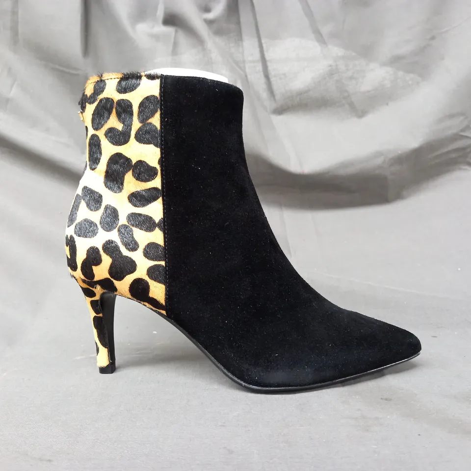 BOXED PAIR OF DUNE LONDON POINTED TOE HEELED BOOTS IN BLACK/LEOPARD PRINT SIZE 3