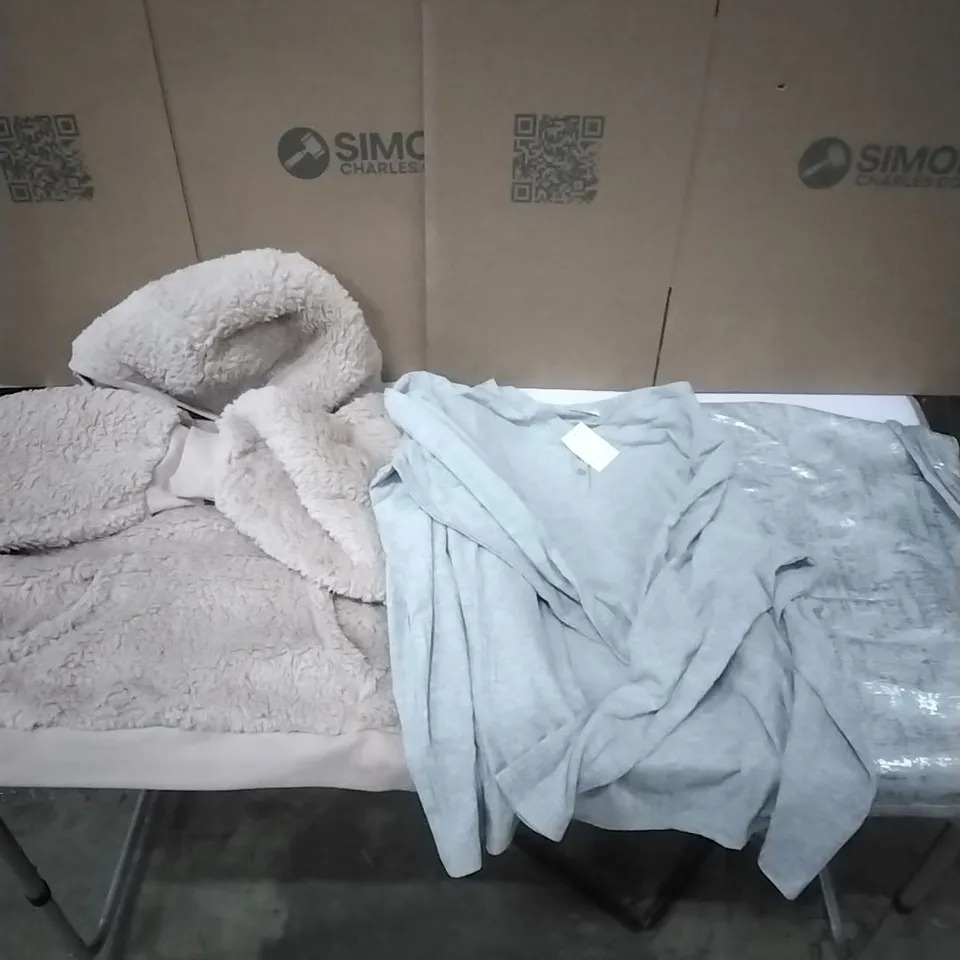 A PALLET TO CONTAIN APPROXIMATELY 100 WOMENS DESIGNER CLOTHES WHICH INCLUDE; SNUGGLE TOPS, LOUNGE WEAR ETC