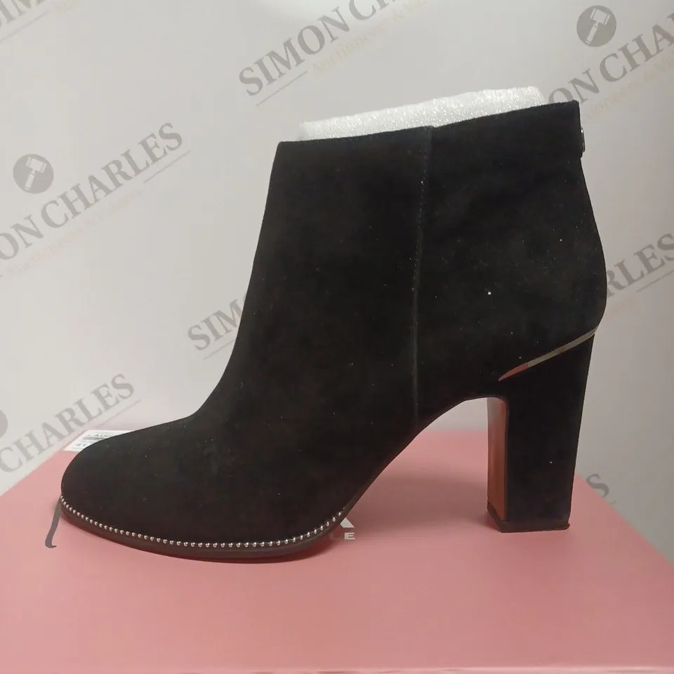 BOXED MODA IN PELLE LAUREN SUEDE ANKLE BOOTS, BLACK - SIZE 8