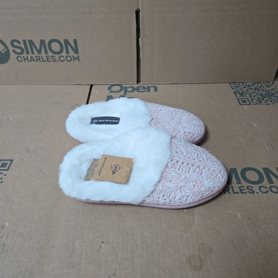 DUNLOP PINK/WHITE SLIPPERS WITH TAGS. SIZE 3 UNBOXED