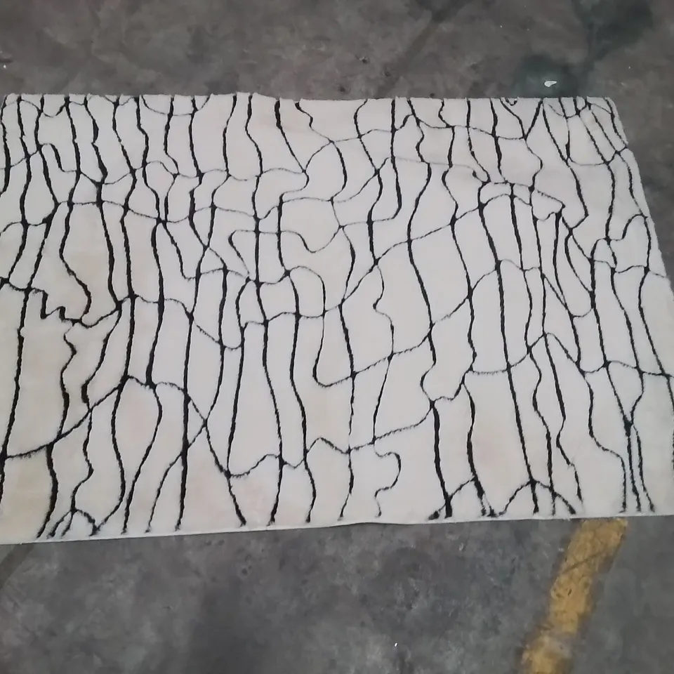 QUALITY DESIGNER AREA RUG - APPROXIMATELY 170X120CM