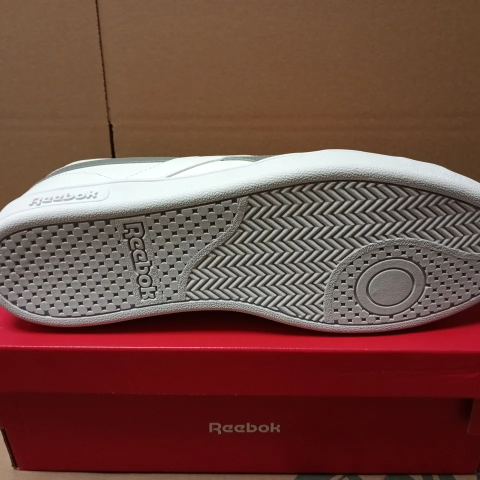 BOXED PAIR OF REEBOK COURT RETRO UNISEX TRAINERS IN WHITE - UK 11